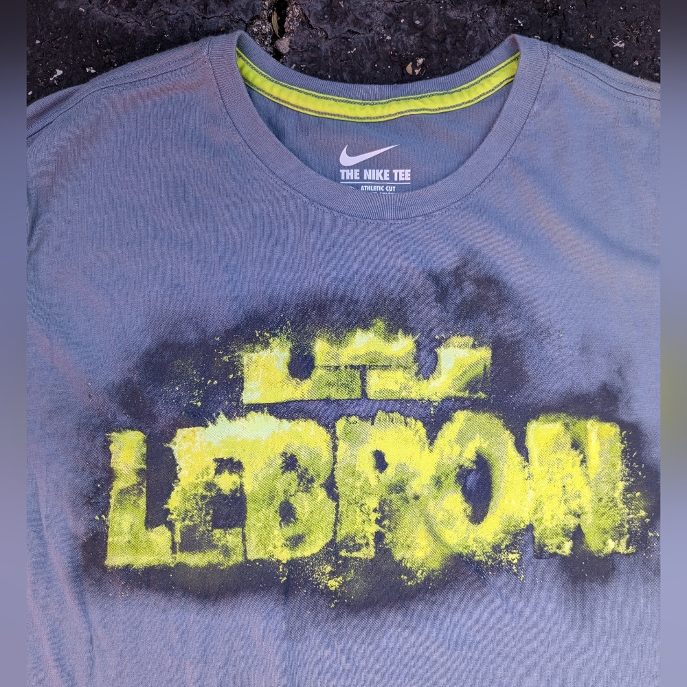 LeBron "King James" Grey Nike Athletic Fit Graphic Tee (Adult M)